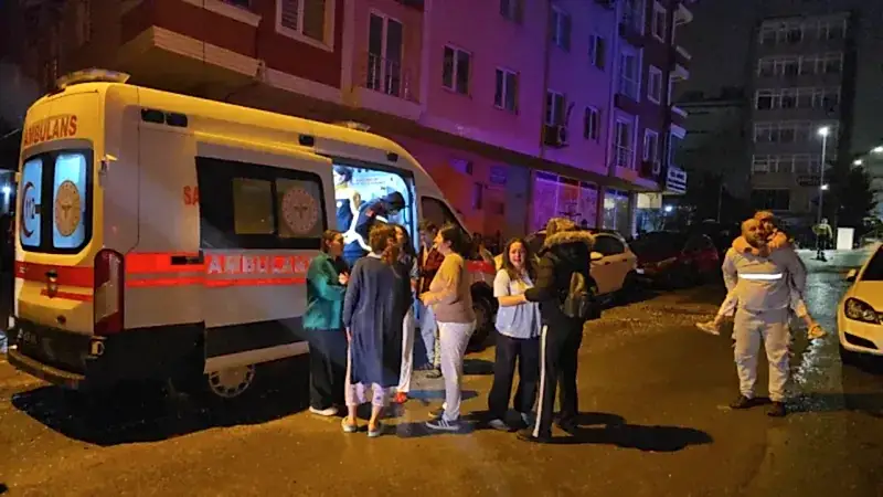 Çerkezköy’de feci yangın: Apartmanın çatısı alevlere teslim oldu!