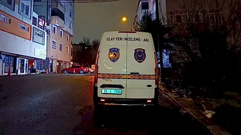 Çerkezköy’de feci yangın: Apartmanın çatısı alevlere teslim oldu!